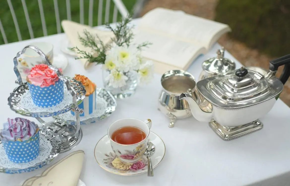 Scarlet'S Cottage & Tea Garden Kochi Bed & Breakfast