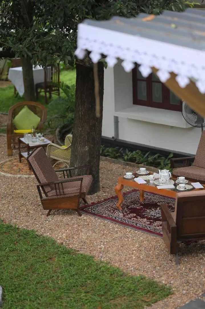 Scarlet'S Cottage & Tea Garden Kochi Bed & Breakfast